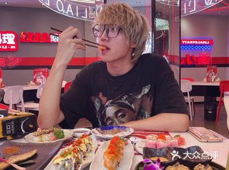 新华路新开业赛博朋克风料理