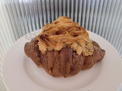 桃仁脆可颂-HOT CRUSH趁热集合·现烤面包(环球港店)