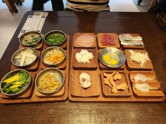 -银米·云南传统过桥米线(双廊黑金冠店)