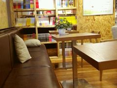 -新华里咖啡书吧(新华书店小寨店)