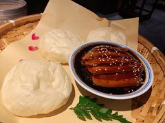 酒酿馒头配扣肉-卯时·龙光雅宴·精致锡帮菜(惠山古镇店)