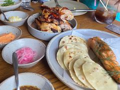 烟熏三文鱼配烤饺子皮和芥末籽酱-BOR Eatery(安福路店)