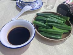 -猪三哥肥肠鸡川菜小炒