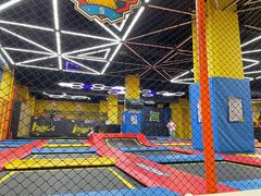 -爱蹦iBOON蹦床运动馆(江汉店)