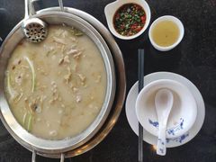 酸汤兔大锅-老来福·非遗酸汤兔(凯旋路店)