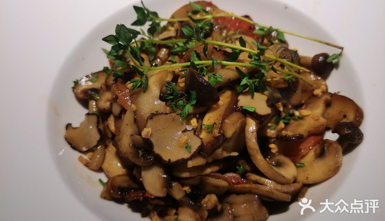 因为自身不喜欢太腻的食物，这个餐前包过于甜腻了