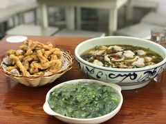 酸菜鱼片-胡子饮食店
