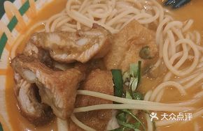 Tom Yum Chicken Rice Noodles