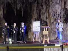 -波斯托伊纳溶洞