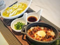腊味煲仔饭拼甘笋精华油黄金菜-五号茶居·新派粤菜·岭南五号酒店(沿江中路店)