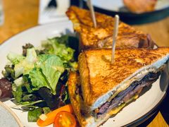烤牛肉三明治配沙拉-The Diner X餐厅(青岛万象城店)