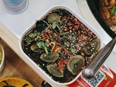 -鲁员外地锅鸡地锅鱼(龙湖江东天街店)
