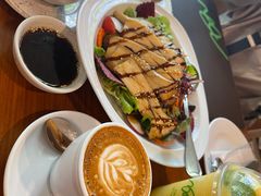 -Chom Cafe and Restaurant