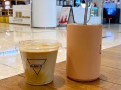 桂花龙井冰拿铁-Manner Coffee(丁香国际店)