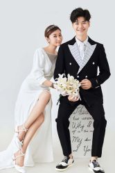 -卢浮宫婚纱摄影(银河国际店)