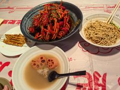 -肥肥虾庄·金牌油焖大虾(汉街SKP店)