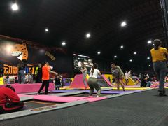 -嘿哟动霸CHUA·新潮玩运动娱乐中心·蹦床滑冰团建乐园