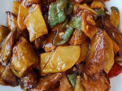 地三鲜-洁神饭庄·海鲜·青岛菜·30年老字号(五四广场店)