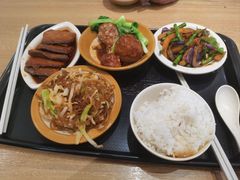 -荟选餐饮徐家汇社区食堂(徐虹北路店)