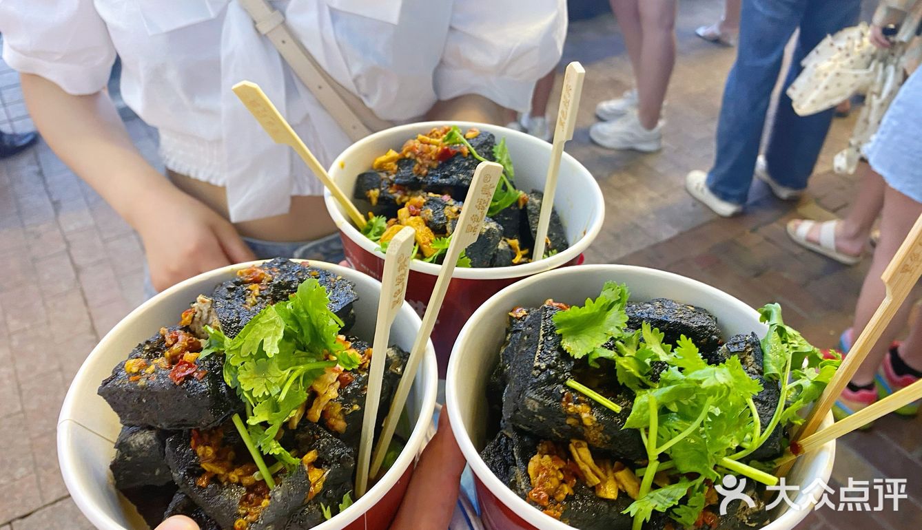 在长沙的朋友推荐我们前往 到店里是先点单后排队的