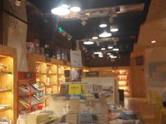 -新华里咖啡书吧(新华书店小寨店)