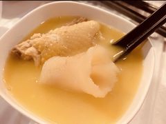 -鲜入围煮花胶鸡海鲜火锅