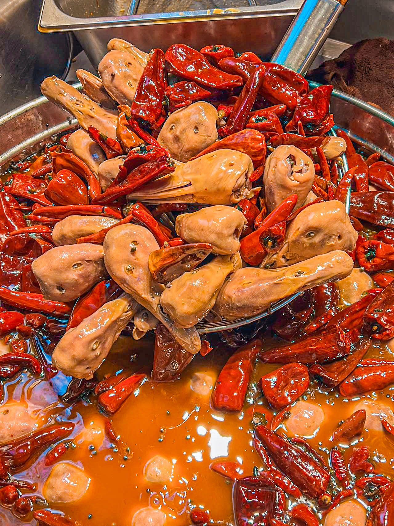 这一锅鸭头给我,不敢想象我是多么快乐的小女孩