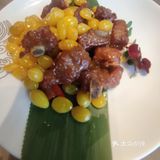 落坐后烦于点菜便团购了585套餐。共有9道菜品且量大