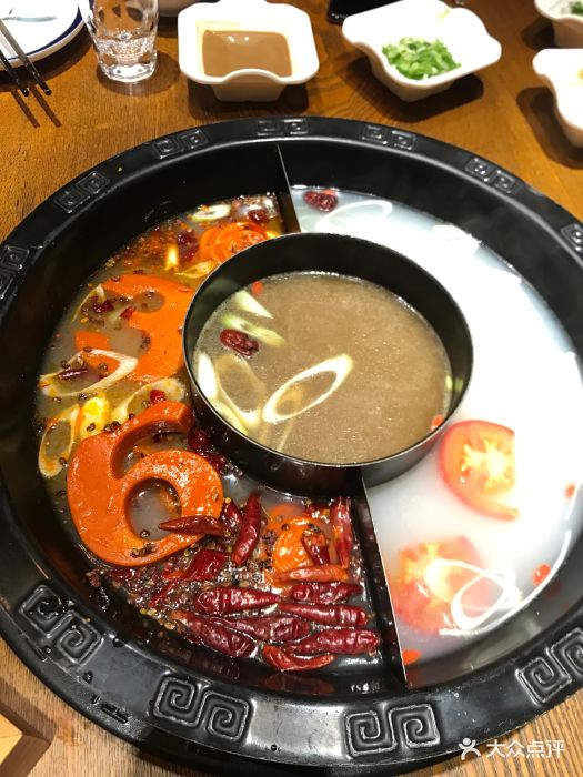 青山绿水三味锅