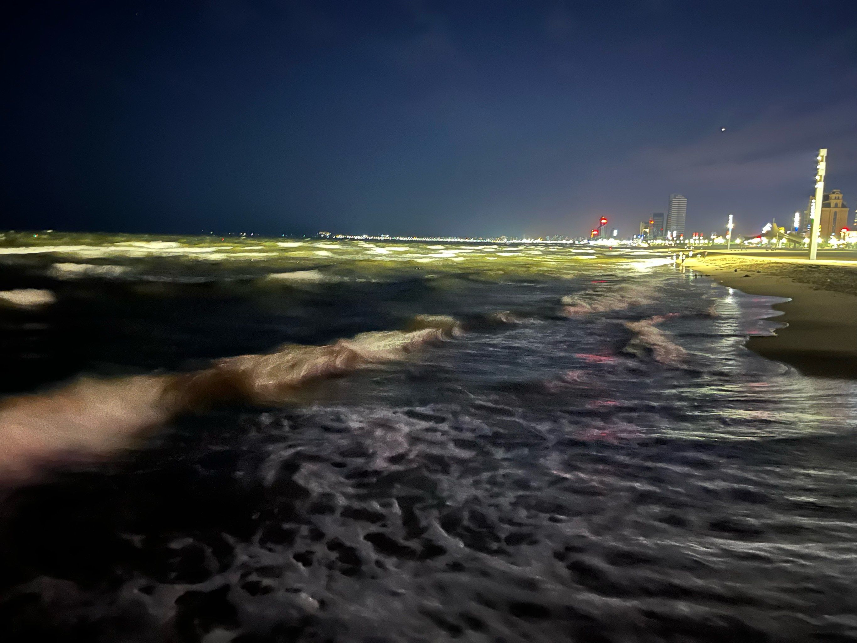 烟台的海边夜景