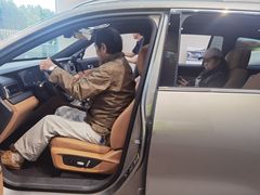 -理想汽车(世纪汇店)