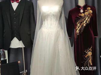 「蜜尔婚纱礼服馆」瞎逛街路过的，本来只是想做个指甲