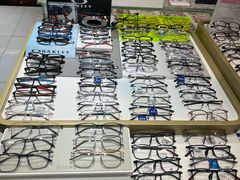 -美式眼镜·授权蔡司.依视路.尼康.豪雅.明月(人民广场店)