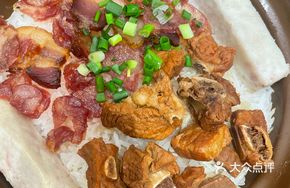 Braised Pork Rib and Dried Meat Steamed Rice with Mushrooms