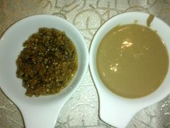芝麻酱和蘑菇酱-慢丽江·云南野生菌土鸡锅(付家庄店)