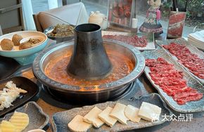 Qian Dongnan Red Sour Soup Pot