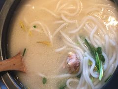 -云海肴·汽锅鸡·云南菜(天山百盛优客店)