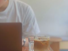 海盐焦糖冰拿铁-素咫咖啡CLIFEROSE