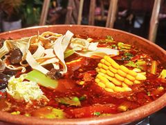 昆明寻甸酸菜牛肉火锅-云边嬢嬢·云南野料现摏火锅