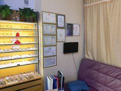 -优医视平价眼镜蔡司依视路折扣工厂店(十里堡店)