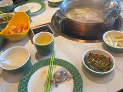 -润园四季椰子鸡火锅(卓越INTOWN店)