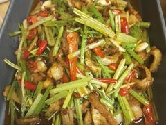-阿瓦山寨·湘菜现炒·剁椒鱼头王(咸阳总店)