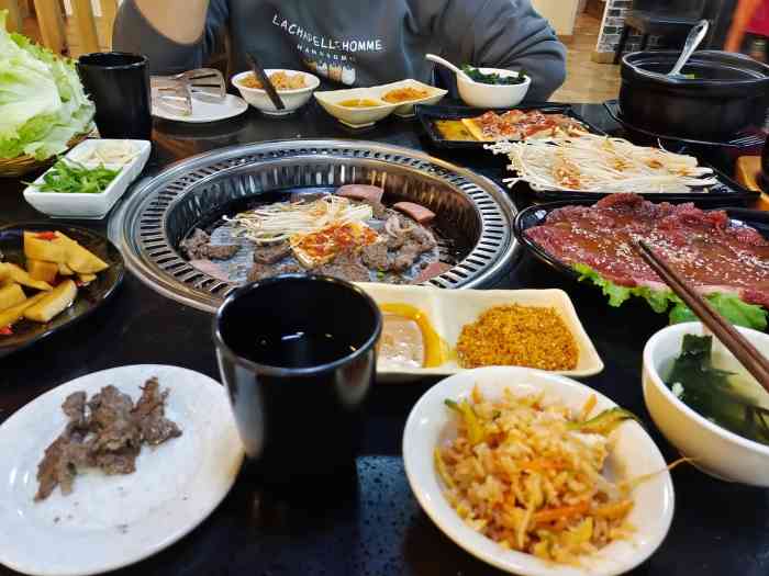 阿里郎韩式炭烤店-"三个人点了一份双人套餐77一份炒年糕分.