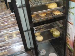 面包甜点陈列柜-啊噗吐呦现场烘焙(麦凯乐店)