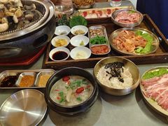 -围炉肉舍•炭烤活鳗•丹东海鲜烤肉(步行街店)