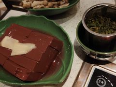 鲜猪血-润园四季椰子鸡火锅(海上世界店)