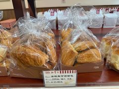 -红宝石·鲜奶小方·海派西点房(南丹店)