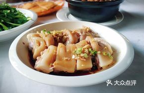 Fresh Pig's Trotters with Sand Ginger and Scallion Oil