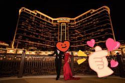 -现代经典婚纱摄影