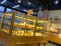 面包甜点陈列柜-啊噗吐呦现场烘焙(麦凯乐店)